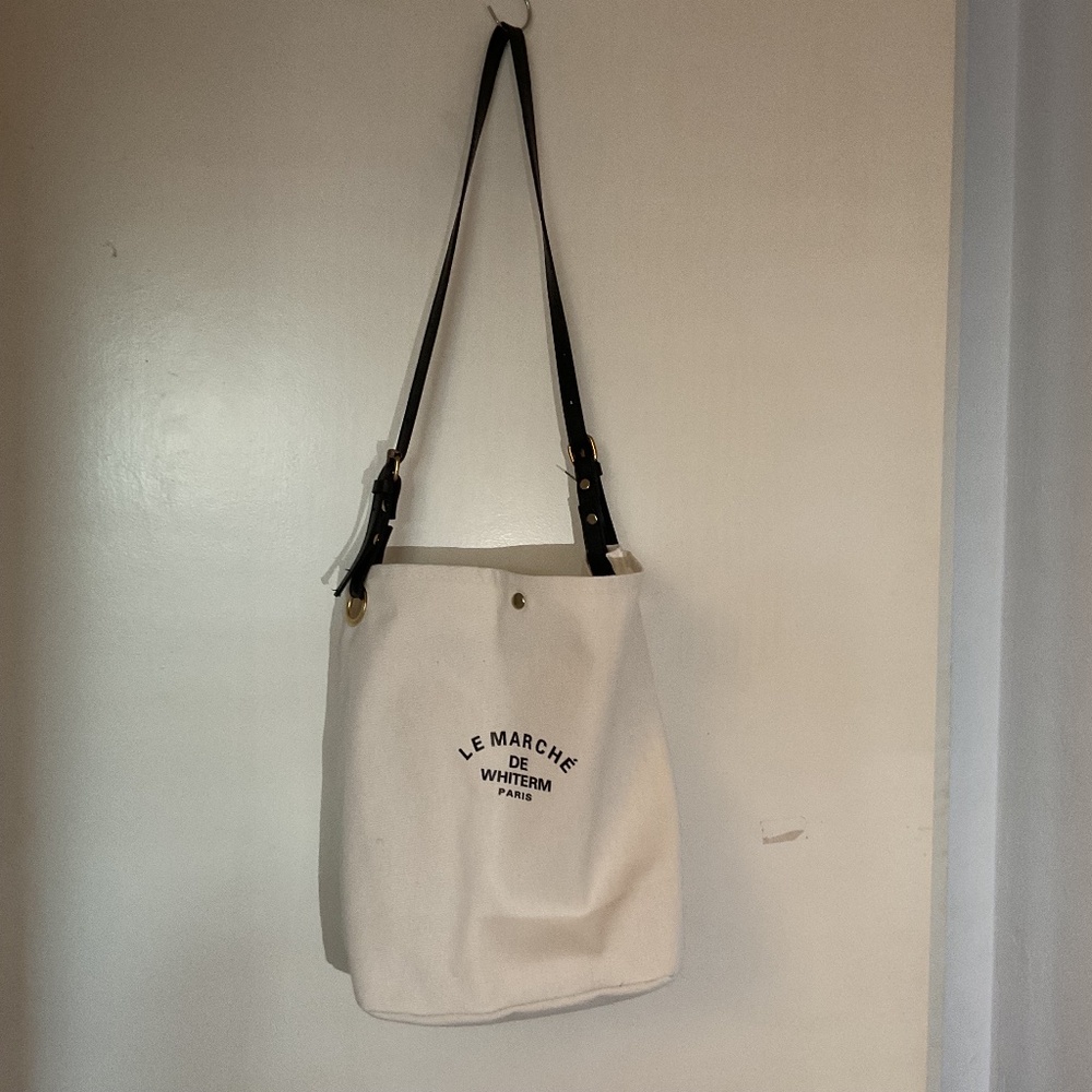 Tote bag with pouch